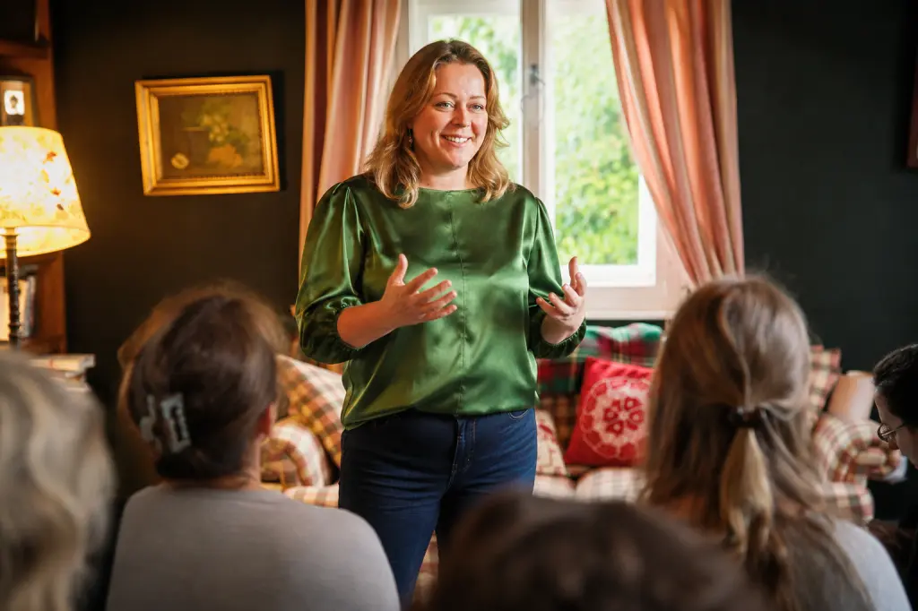 saskia Czempie als Trainerin f&uuml;r Trier&auml;rztinnen